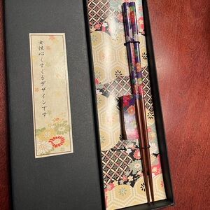 Decorative, Floral, Single Pair of Chopsticks with Floral Rest Set (New In-Box)